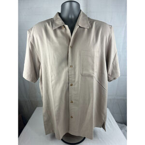 Men’s TravelSmith Short Sleeve Button Up Shirt Size L Beige Casual Travel EUC